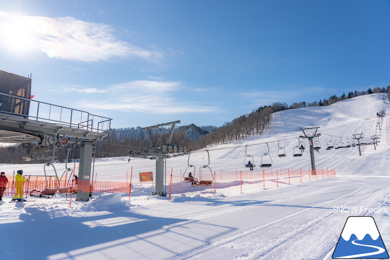 桂沢国設スキー場｜帰ってきた冬の空気。縞々コーデュロイバーンを楽しんだ後は、美味しいランチに舌鼓。お腹も心も大満足のローカルスキー場(^_-)-☆